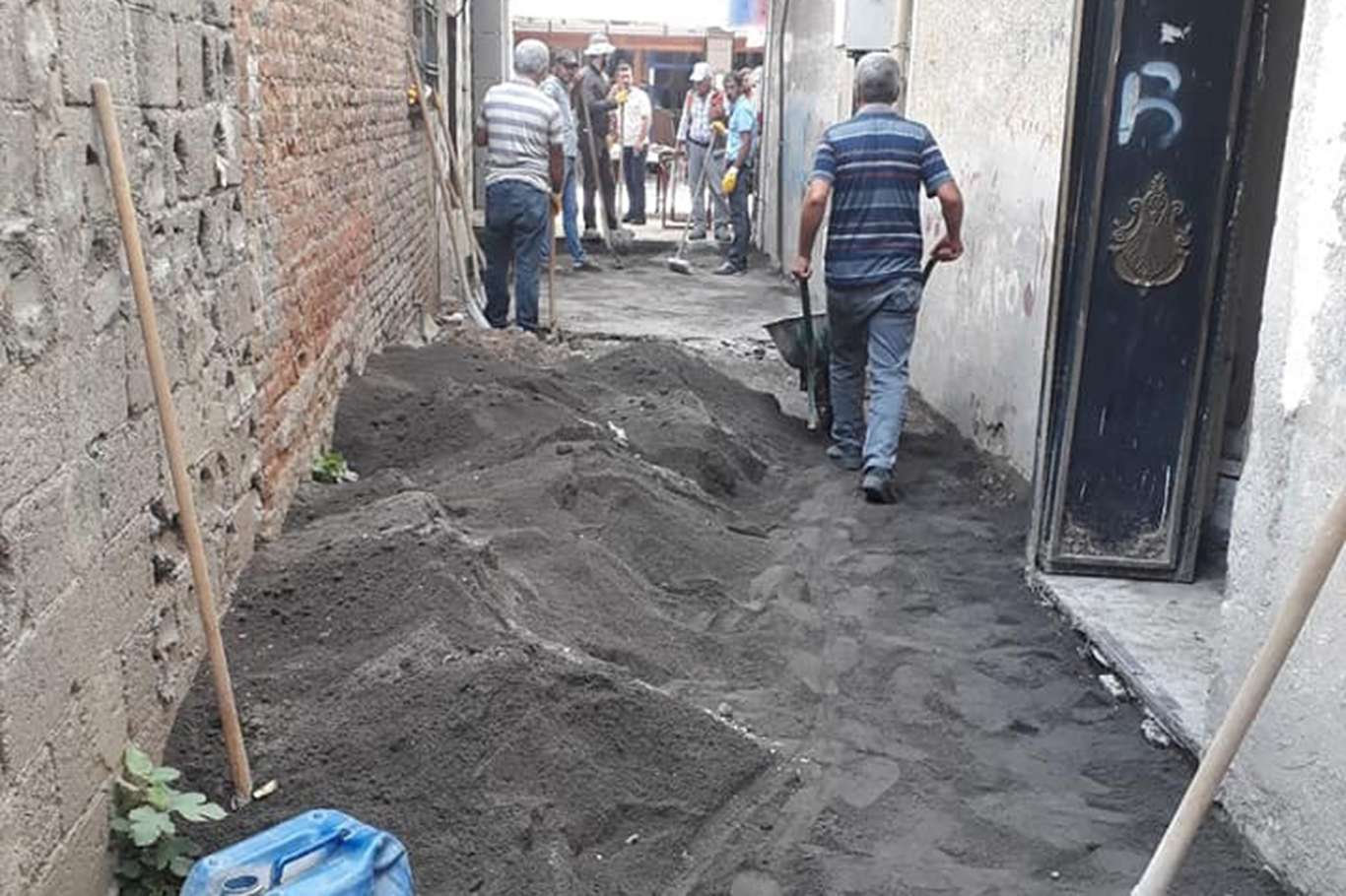 Sakarya Caddesi'ne bağlantılı sağlayan sokaklar güzelleştiriliyor Sakarya Caddesi'ne bağlantılı sağlayan sokaklar güzelleştiriliyor